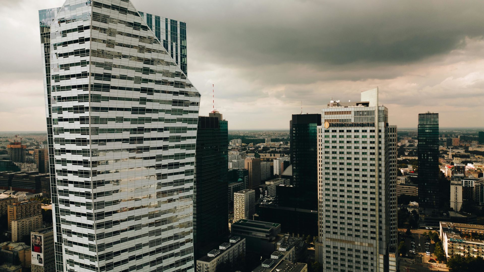 Warszawa na podium Europy – pokonała Berlin i Paryż. Co to oznacza dla rynku nieruchomości?