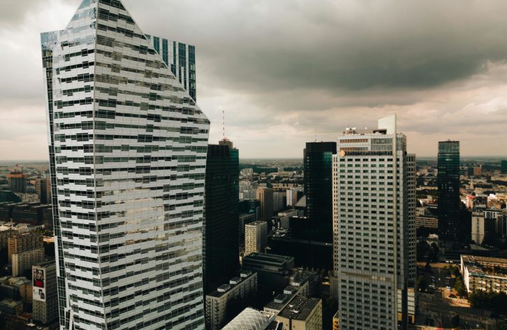 Warszawa na podium Europy – pokonała Berlin i Paryż. Co to oznacza dla rynku nieruchomości?